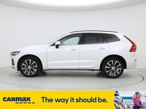 2022 Volvo XC60 B5 Momentum
