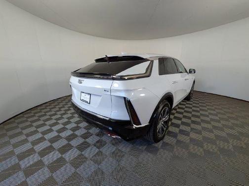 Vibrant White Tricoat 2027 Cadillac LYRIQ Luxury