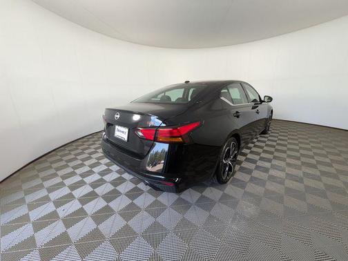 Super Black 2024 Nissan Altima SR FWD