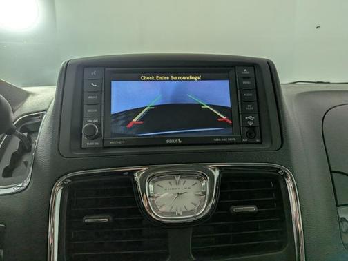 2014 Chrysler Town & Country Touring-L