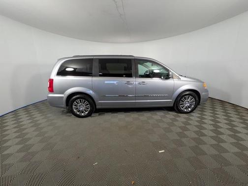2014 Chrysler Town & Country Touring-L