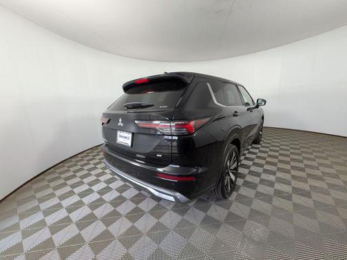 Black Diamond 2025 Mitsubishi Outlander SE 2.5 S-AWC