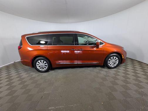 Copper Pearlcoat 2018 Chrysler Pacifica Touring-L Plus