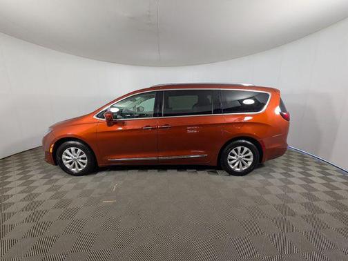 Copper Pearlcoat 2018 Chrysler Pacifica Touring-L Plus