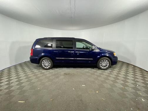 2016 Chrysler Town & Country Touring-L