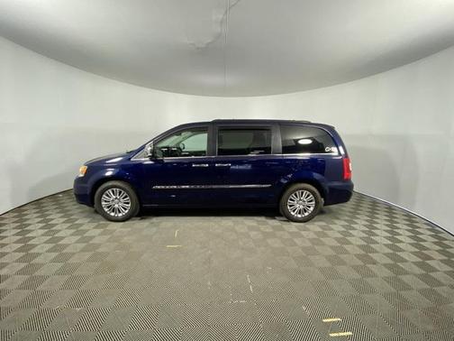 2016 Chrysler Town & Country Touring-L