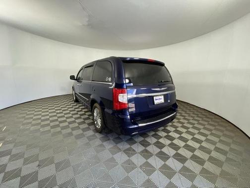 2016 Chrysler Town & Country Touring-L
