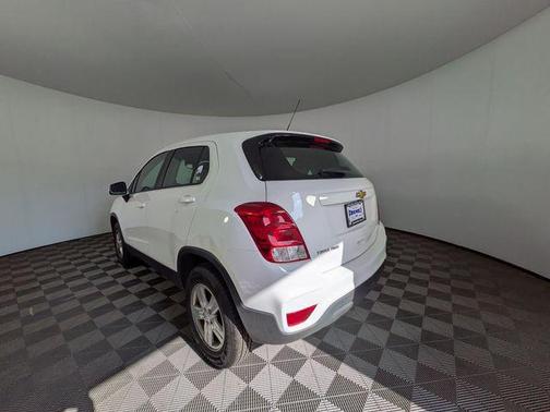 Summit White 2017 Chevrolet Trax LS