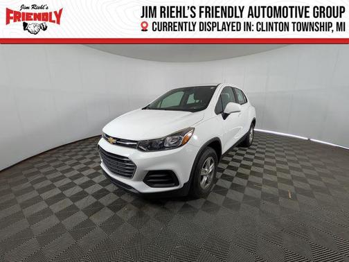 Summit White 2017 Chevrolet Trax LS