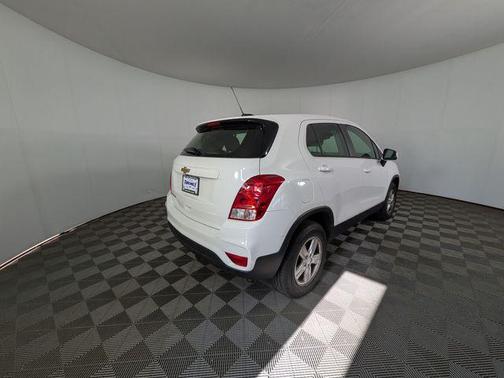Summit White 2017 Chevrolet Trax LS