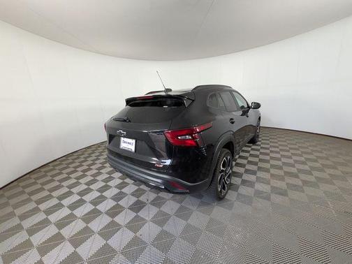Mosaic Black Metallic 2024 Chevrolet Trax FWD 2RS