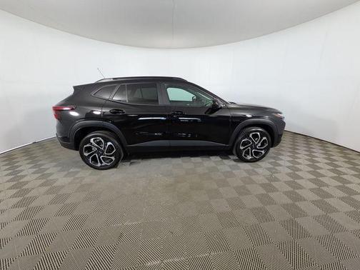 Mosaic Black Metallic 2024 Chevrolet Trax FWD 2RS