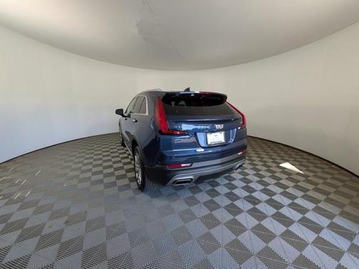 2022 Cadillac XT4 Premium Luxury