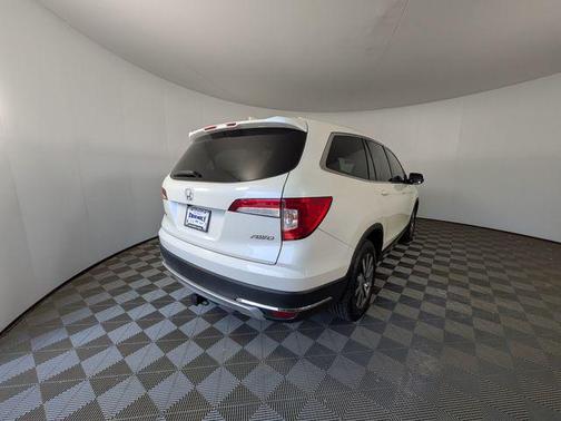 White Diamond Pearl 2019 Honda Pilot EX