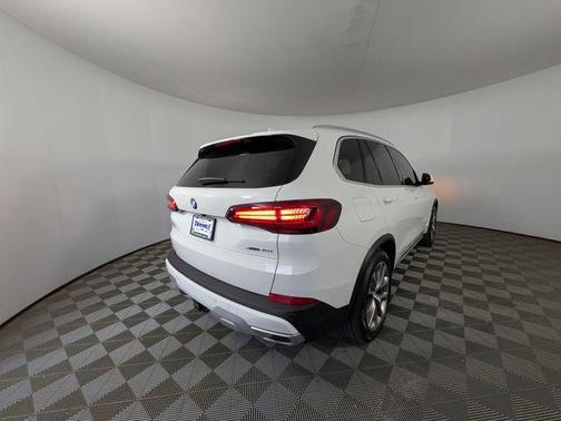 Alpine White 2023 BMW X5 xDrive40i