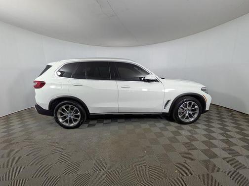 Alpine White 2023 BMW X5 xDrive40i