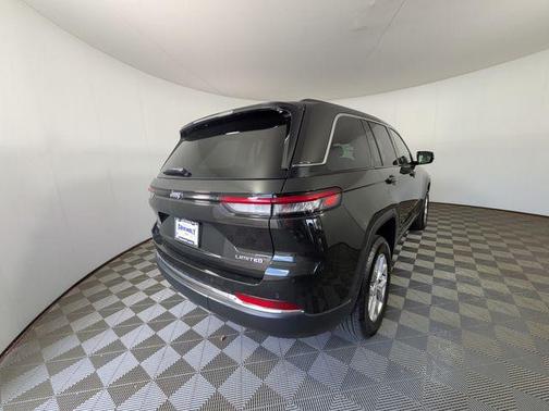 Rocky Mountain Pearlcoat 2024 Jeep Grand Cherokee Limited