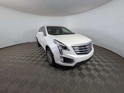 Crystal White Tricoat 2017 Cadillac XT5 Luxury