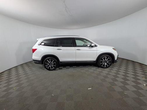 2022 Honda Pilot Touring 8-Passenger