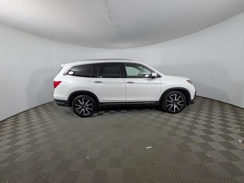 2022 Honda Pilot Touring 8-Passenger