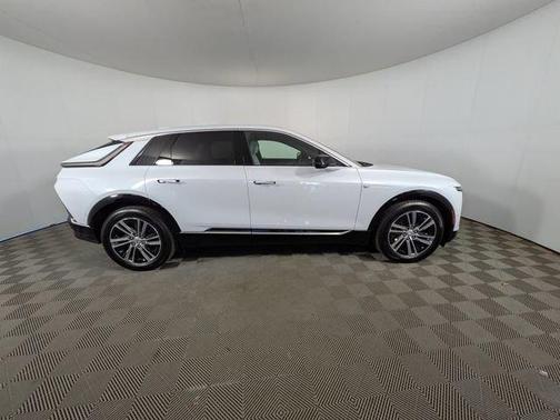 Vibrant White Tricoat 2027 Cadillac LYRIQ Luxury