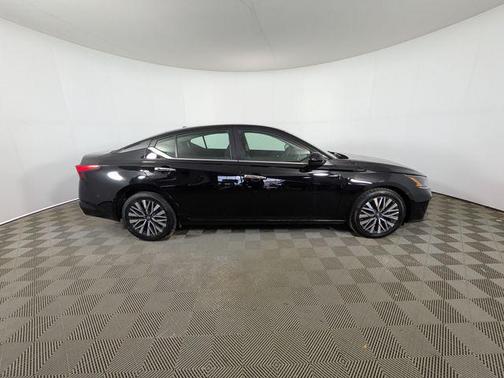 Super Black 2024 Nissan Altima 2.5 SV