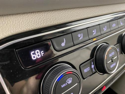 2023 Volkswagen Atlas 3.6L SE w/Technology