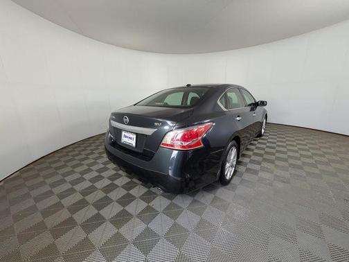 Storm 2015 Nissan Altima 2.5 SV