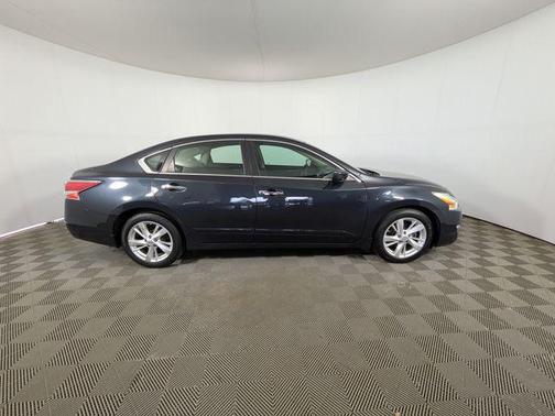 Storm 2015 Nissan Altima 2.5 SV