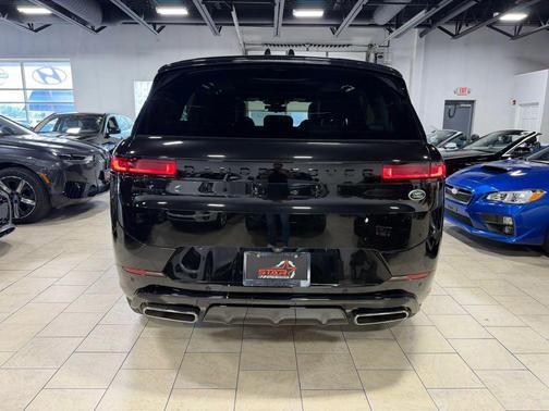 Santorini Black Metallic 2023 Land Rover Range Rover Sport SE