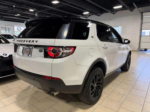 White 2018 Land Rover Discovery Sport SE