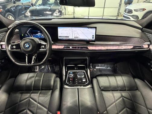Black Sapphire Metallic 2023 BMW i7 xDrive60