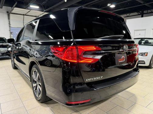 Crystal Black Pearl 2021 Honda Odyssey Touring
