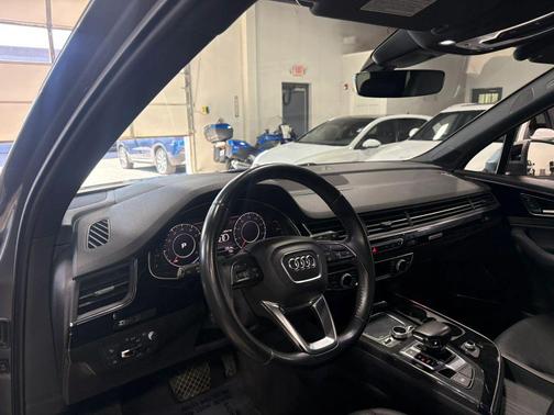 Graphite Gray Metallic 2017 Audi Q7 3.0T Prestige