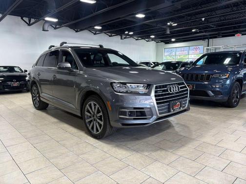Graphite Gray Metallic 2017 Audi Q7 3.0T Prestige
