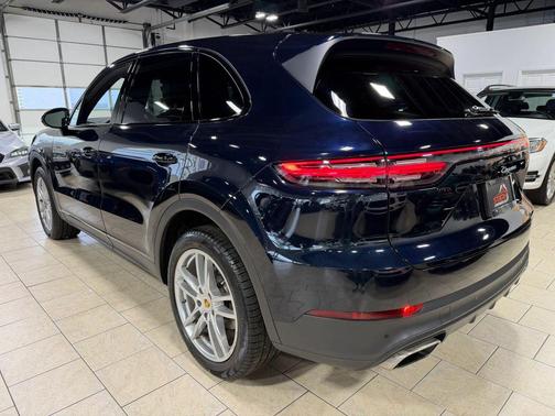 Moonlight Blue Metallic 2020 Porsche Cayenne Cayenne