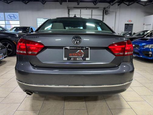 Reflex Silver Metallic 2015 Volkswagen Passat 2.0L TDI DSG SE w/Sunroof