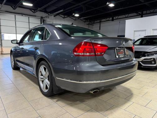 Reflex Silver Metallic 2015 Volkswagen Passat 2.0L TDI DSG SE w/Sunroof