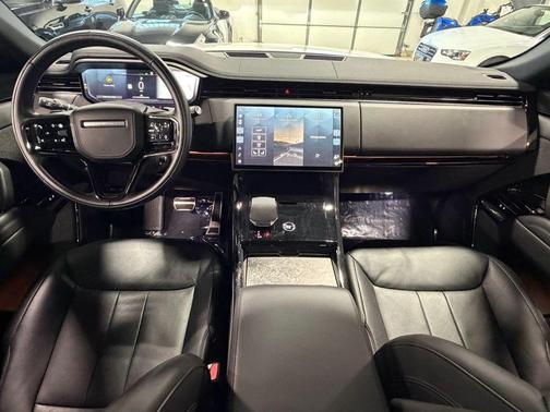 White 2024 Land Rover Range Rover Sport SE