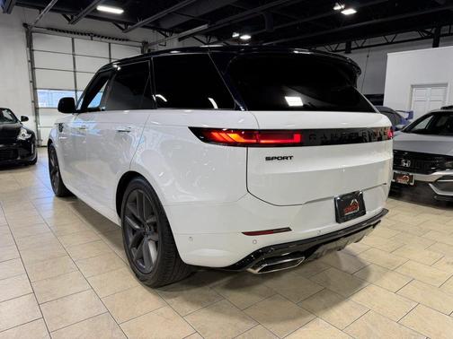 White 2024 Land Rover Range Rover Sport SE