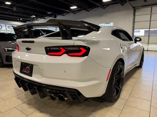 Summit White 2021 Chevrolet Camaro 2SS