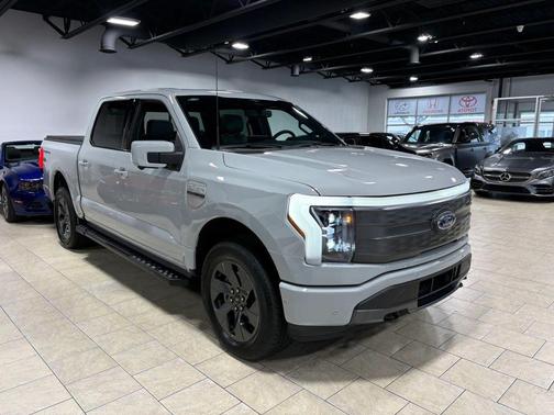 Avalanche 2023 Ford F-150 Lightning LARIAT