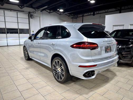 2016 Porsche Cayenne GTS