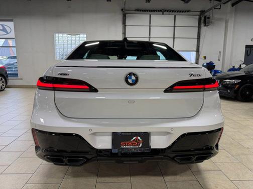 White 2023 BMW 760 i xDrive