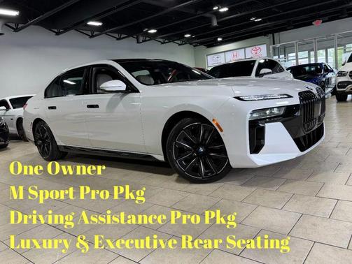 White 2023 BMW 760 i xDrive