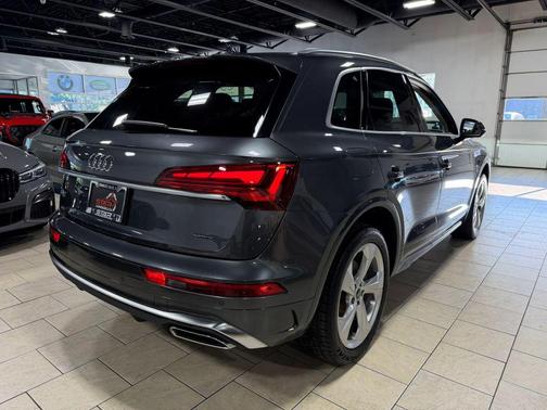 Daytona Gray Pearl Effect 2022 Audi Q5 45 S line Premium Plus