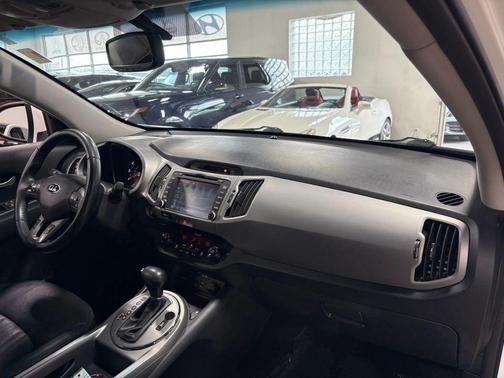 Clear White 2016 Kia Sportage SX