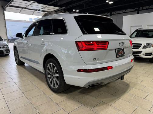 White 2019 Audi Q7 55 Prestige