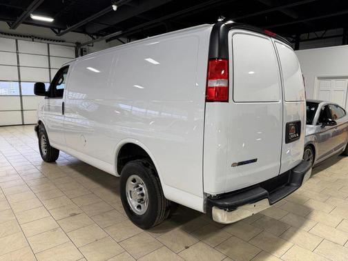 2022 Chevrolet Express 2500 RWD 2500 Regular Wheelbase WT