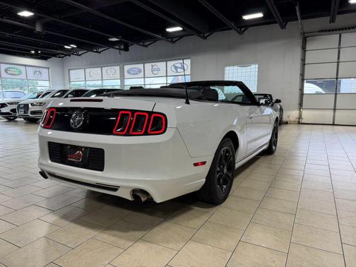 White 2014 Ford Mustang V6 Premium